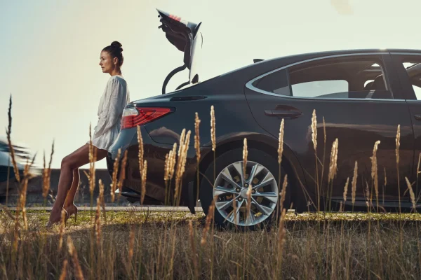 Sedán ilustrativo para guía sobre la mejor batería para un Mazda 3